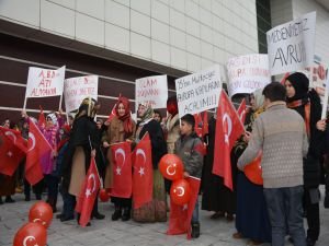 Tatvanlı kadınlar Hollanda’ya tepki gösterdi