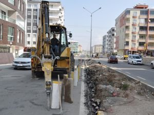 Fen ekiplerinden refüj onarımı