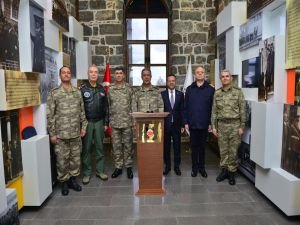 Komutanlar Diyarbakır'da
