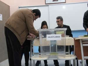 Diyarbakır'da oy kullanılmaya başlandı