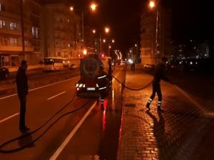 Sosin Caddesi, köpüklü suyla yıkandı