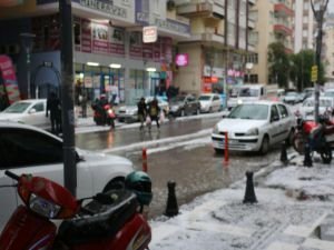 Şanlıurfa'da dolu yağışı etkili oldu