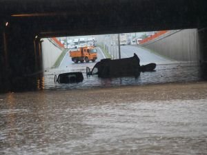 Ankara'da caddeler göle döndü