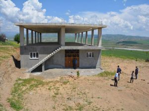 Yarım kalan taziye evi yardım bekliyor