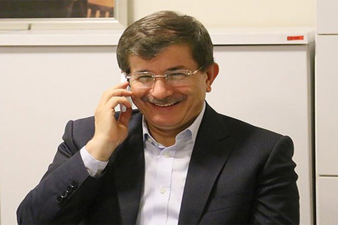 Davutoğlu, Yardımsever amcayı arayarak tebrik etti