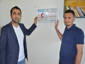 260 okula ecza dolabı ve sağlık malzemesi yardımı