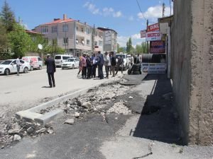 Van’da yol genişletme ve kaldırım çalışması