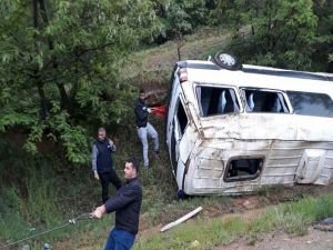 Elazığ'da minibüs devrildi: 7 yaralı