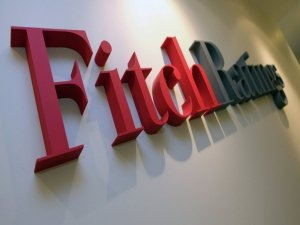 Fitch, risk notunu durağan'a yükseltti