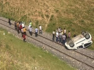 Kamyonet yoldan 10 metre aşağı yuvarlandı