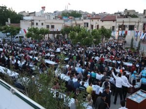 Binlerce vatandaş orucunu dualar eşliğinde açtı