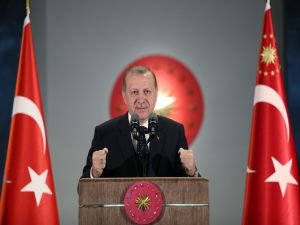 Erdoğan: Mahkemede üç maymunu oynuyorlar