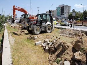 Van'da yol ve kaldırım çalışmaları devam ediyor