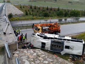 Çorum'da yolcu otobüsü köprüden uçtu!