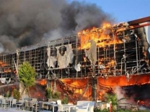İzmir'de AVM'de dev yangın!