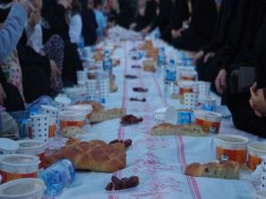 HÜDA PAR Kadın Kollarından anlamlı iftar