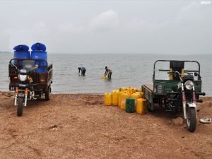 Siyonist işgalciler Filistinlilerin suyunu kesti