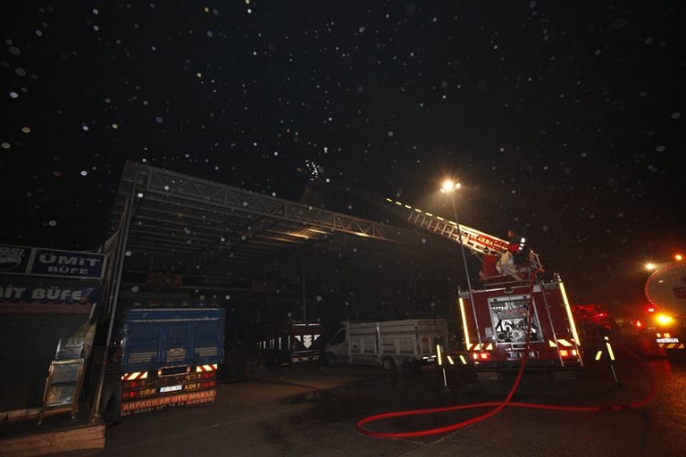 Mersin sebze halinde yangın