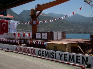 Kızılay’ın insani yardım gemisi Yemen’e doğru yola çıktı