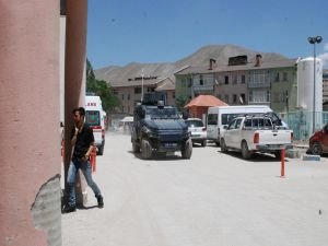 Hakkari'de askeri araca saldırı: 4'ü ağır 17 yaralı