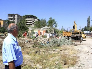 Van’da 8 gecekondu yıkıldı