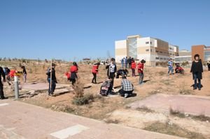 BTÜ Batı Raman Kampüsünde ortaokul öğrencileri fidan dikti