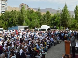 Bitlis'in ilk hac kafilesi dualarla uğurlandı