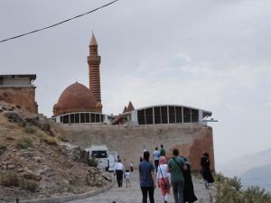 Doğubayazıt’ta tarihi mekânlara ilgi