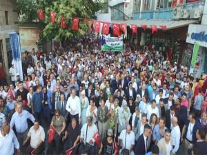 Antepfıstığı Festival Kortejine ünlü yağmuru