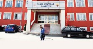 O Üniversitede gerginlik