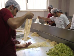 Bayram dolayısıyla tatlıcıların yüzleri gülüyor