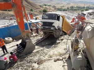 Kafasına taş isabet eden işçi yaralandı