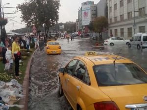 İstanbul'da kuvvetli yağış ve fırtına