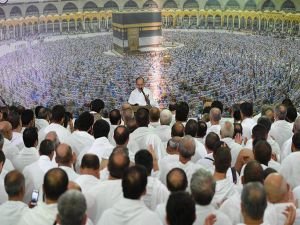 Milyonlarca hacı adayı Arafat vakfesinde