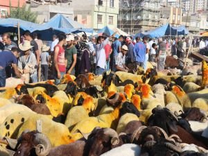 Besiciler bayram günü satışların artmasından memnun kaldı