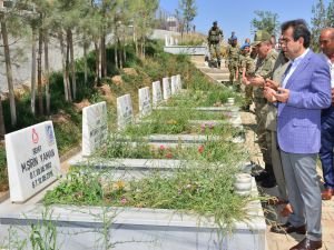 Vali Güzeloğlu'ndan Tanışık köyüne bayram ziyareti