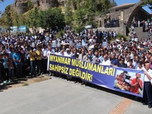Budist Myanmar Diyarbakır'da lanetlendi