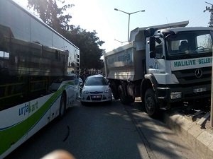 Şanlıurfa'da  3 araç çarpıştı 1 yaralı