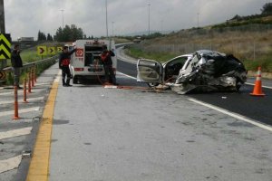 TIR otomobili biçti: 2 ölü