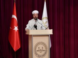 Erbaş: Ümmetin tevhit ve vahdet pınarında dirilişi için çok çalışmalıyız!