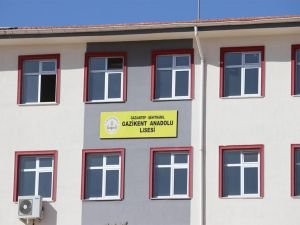 Yapımı tamamlanan okulun eğitime açılmamasına tepki