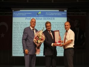 Türk Fizik Derneği Onur Ödülü Prof. Dr. Nihat Berker'in