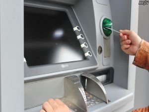 Çektiği parayı ATM'de unuttu