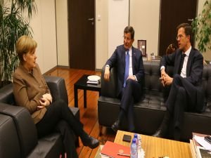 Başbakan Davutoğlu, Almanya Başbakanı Angela Merkel ve Mark Rutte ile görüştü