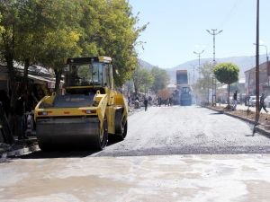 Muradiye'de asfalt çalışması