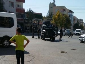 Polis zırhlı aracı ile belediye kamyoneti çarpıştı