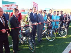Mardin'de öğrencilere bisiklet dağıtımı