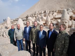 Bakir İzzetbegoviç Nemrut Dağını gezdi