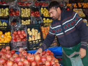 Kışlık sebze ve meyveler tezgahlardaki yerini aldı