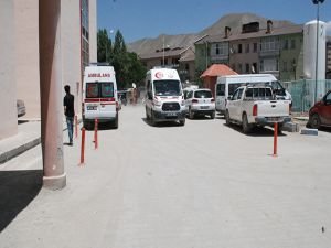 Hakkari'de patlama: Ölü ve yaralılar var